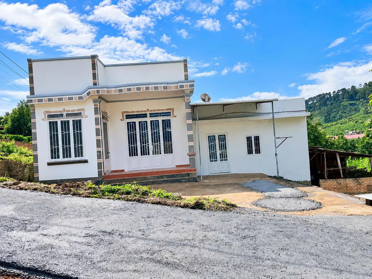 Bán Sổ Hồng 1.045m² Đất Sổ Hồng Có 100m² Thổ Cư và Căn Nhà Cấp 4| 3 Mặt Đường Xe Hơi - View Đẹp| Mê Linh - Nam Ban