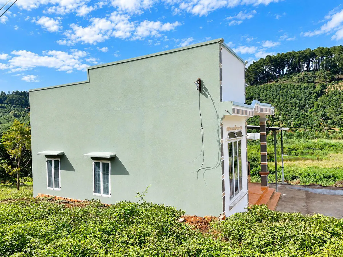 Bán Sổ Hồng 1.045m² Đất Sổ Hồng Có 100m² Thổ Cư và Căn Nhà Cấp 4| 3 Mặt Đường Xe Hơi - View Đẹp| Mê Linh - Nam Ban
