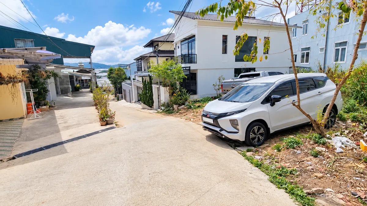 Bán Đất Biệt Thự 238,4m²,Sổ Hồng Thổ Cư, Đường Xe Hơi, Khu Dân Cư Đông Đúc, Đường Cao Thắng - Đà Lạt
