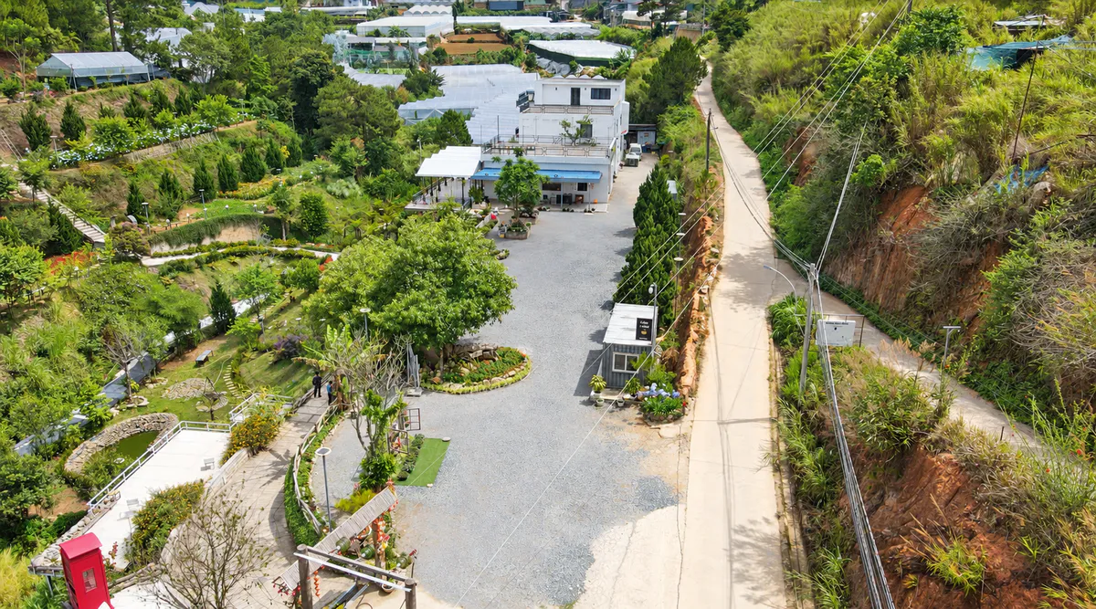 Bán Khu Biệt Thự Nhà Vườn 7.444m² View Rừng Thông, Sẵn Không Gian Lưu Trú Và Khu Cà Phê, Ngay Trại Mát - Đà Lạt