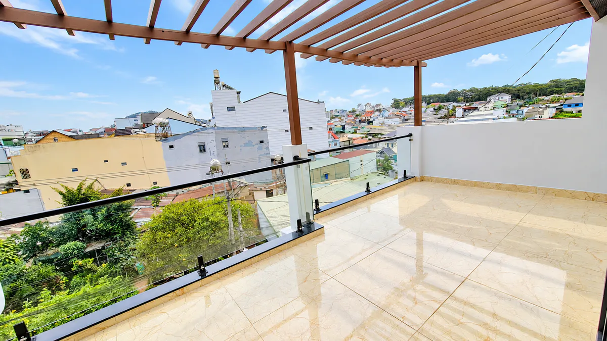 Bán Nhà 3 Tầng Mê Linh Đà Lạt – Hơn 400m² Sàn, Sân Xe Hơi Rộng Rãi, Phù Hợp Ở và Kinh Doanh